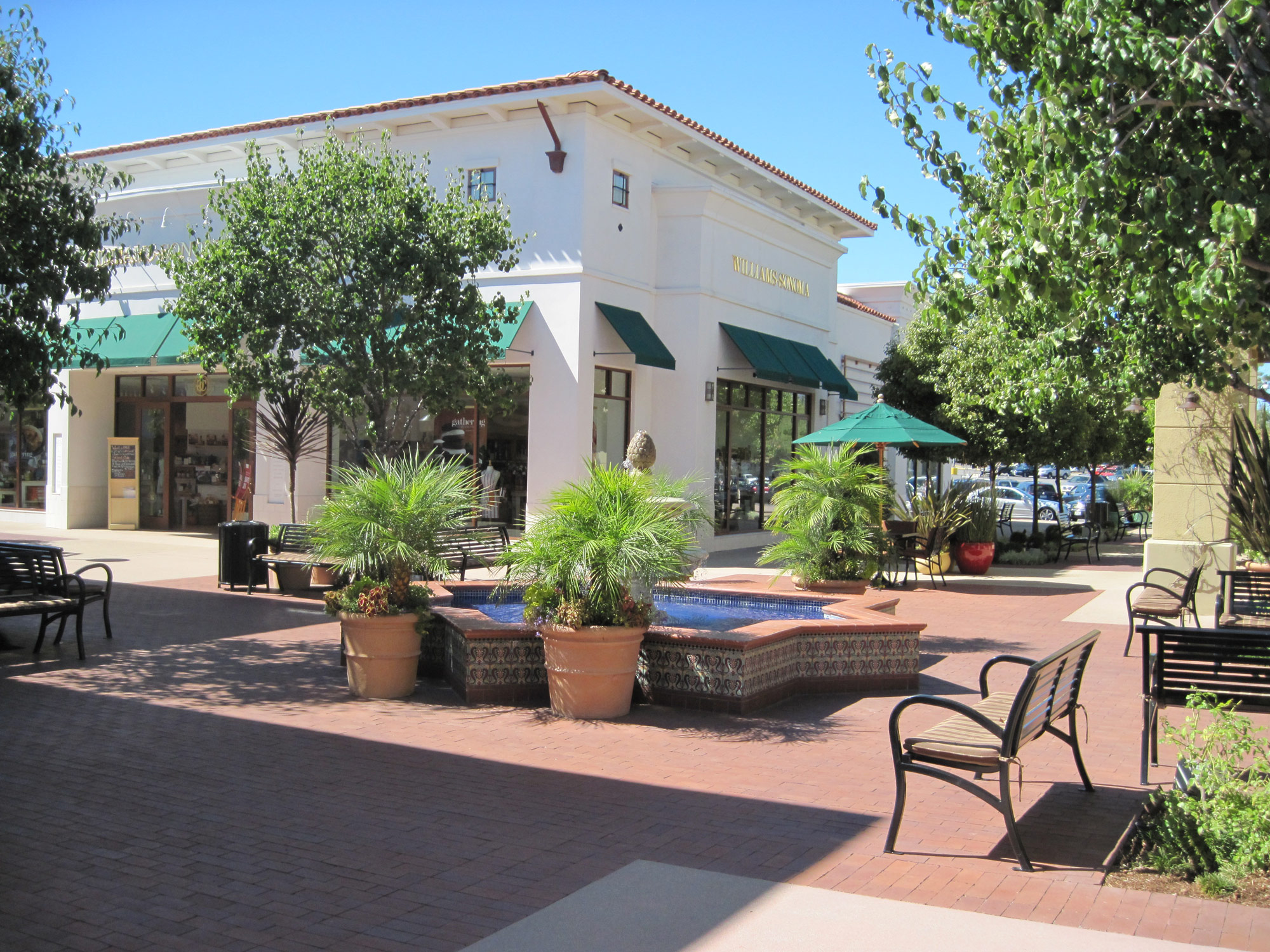 La Cumbre Plaza Macerich